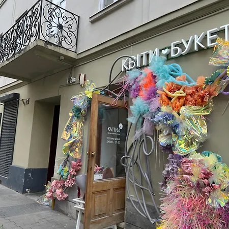 Art Studio Near Opera Theatre Apartment *